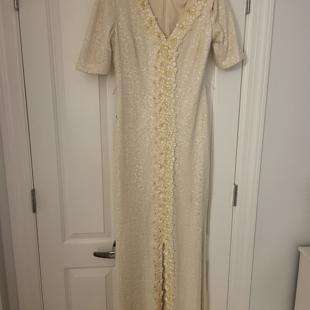 Dress - Picture 4 of 7